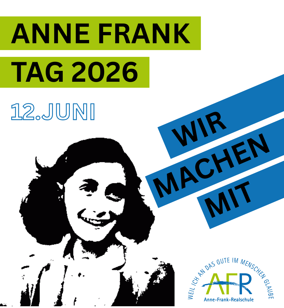 Stolz präsentieren die Schüler:innen der Anne-Frank-Realschule Ettlingen ihren Wanderpokal, Scheck und ihre Urkunde. Mit ihnen freuen sich Klaus Albrecht, Zentrum für Schulqualität und Lehrerbildung (hintere Reihe 1. v. l.), Patrick Scheef von der Leichtathletik-Gemeinschaft Region Karlsruhe (hintere Reihe 3. v. l.), Gerda Desserich, Mitglied Sportausschuss Stadt Karlsruhe (hintere Reihe 4. v. l.) und Sparkassendirektor Thomas Schroff, stv. Vorstandsvorsitzender der Sparkasse Karlsruhe (1. v. r.).